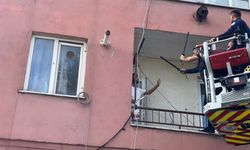 Bursa’da polis kapıya gelince bıçakla direndi