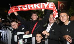 Fransa maçı öncesi Millilere coşkulu karşılama
