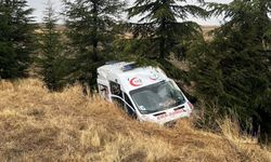 Hasta taşıyan ambulans kaza yaptı: 3 yaralı
