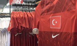 Bursa’da milli forma heyecanı! Ay yıldızlı formalar Bursastore’da yerini aldı