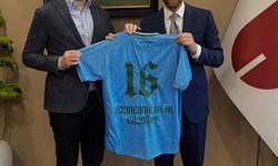 Bursaspor Başkanı Çelik’ten Bilal Erdoğan’a özel forma