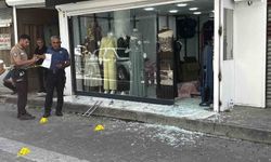 Adana'da iş yerine silahlı saldırı: Cama 9 kurşun isabet etti