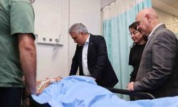 Akçakoca'daki kazada yaralananları Vali Makas ziyaret etti