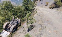 Amasya'da traktör şarampole yuvarlandı: 1 ölü, 3 yaralı