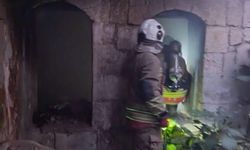 Antakya'da metruk binada yangın çıktı