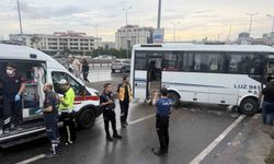 Avcılar D-100 yan yolda servis midibüsü kaza yaptı. Olay yerine sağlık ve polis ekipleri sevk edildi.