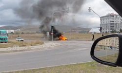 Bayburt'ta kamyonet kasasındaki jeneratör alev alev yandı
