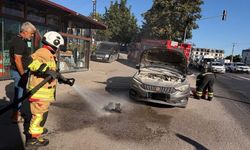 Belen'de otomobilin motorundan alev yükseldi