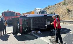 Bilecik'te ticari araç devrildi: 3 yaralı