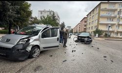 Bir kişinin yaralandığı trafik kazası sonrası yaşanan gerginlik güçlükle yatıştırıldı