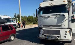 Burdur'da hafif ticari araç ile kamyon çarpıştı: 4 yaralı