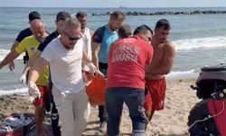 Denizde hareketsiz bulunan vatandaş için dakikalarca kalp masajı yapıldı