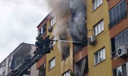 Denizli'de dairede çıkan yangında 1'i yatalak 2 kişi dumandan etkilendi