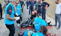 Elazığ'da minibüs uçuruma yuvarlandı: 5'i ağır 13 yaralı