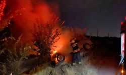 Erzincan'da araç yangını itfaiye ekiplerince söndürüldü