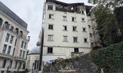 Fatih'te boşaltılan otelin üst katı kısmen çöktü: 5 araç hasar gördü, bölge yaya ve araç trafiğine kapatıldı