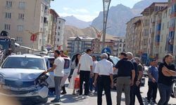 Hakkari'de iki araç çarpıştı: 1 yaralı