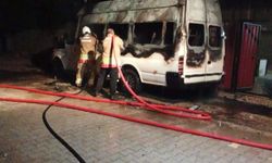 Hatay’da gece yarısı korkutan yangın: Minibüs alevlere teslim oldu
