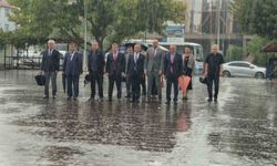 İlköğretim Haftası kutlamalarına şiddetli yağış engel olamadı