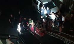İtfaiye aracının merdiveniyle çatıya çıkan polisler, cinayet zanlısını kıskıvrak yakaladı