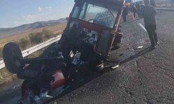 Kars'ta traktörle otomobil çarpıştı: 6 yaralı