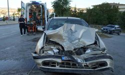 Kırıkkale'de minibüs ile otomobil çarpıştı: 3 yaralı