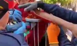 Koluna korkuluk demiri saplanan çocuk hastaneye kaldırıldı