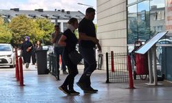 Kontrolden çıkan araç bariyerlere çarptı: 2 yaralı