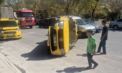 Konya'da iki araçlı kazada ticari taksi devrildi: 1 yaralı