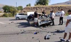 Malatya'da iki araç kafa kafaya çarpıştı: 2 yaralı