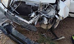 Mardin'de otomobil ile hafif ticari araç çarpıştı: 1 yaralı