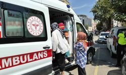 Minibüs ile iki otomobil çarpıştı: 2 çocuk yaralandı