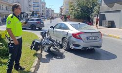 Motosiklet otomobile yandan çarptı: 1 yaralı