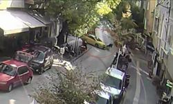Motosikletli genç önüne çıkan ticari taksiye çarptı: Kaza anı kamerada