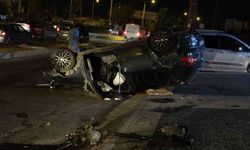Otomobil takla attı, motoru yola fırladı: 2 yaralı