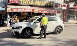 Polislerin gözü önünde ters yöne girdi, 10 bin lira ceza yedi