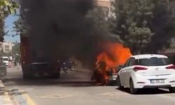 Şanlıurfa'da park halindeki otomobil alevlere teslim oldu