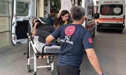 Şiddete maruz kalan kadını kurtarmak isterken bıçaklandı