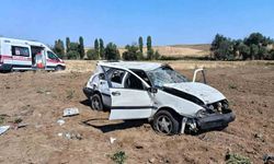 Takla atan otomobil hurdaya döndü: 2 yaralı