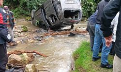 Trabzon'da araç dereye uçtu: 3'ü ağır 5 yaralı