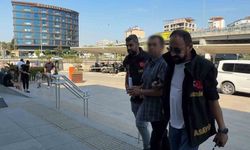 Üzerine çöp poşeti geçirip otomobil kundaklayan şüpheli tutuklandı