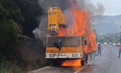 Bursa’da seyir halindeki iş makinesi alevlere teslim oldu
