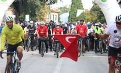 Başkan Erkan Aydın yüzlerce bisikletçiyle pedal çevirdi