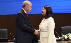 Foça'da AK Parti'ye geçen başkana tepk