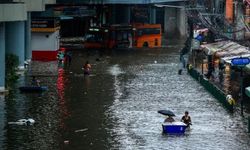 Bangkok'ta 50 ilçe sel nedeniyle afet bölgesi ilan edildi