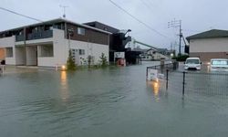 Japonya’da sel felaketi: 23 kişi yaralandı, yüzlerce araç sular altında kaldı