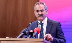 Yeniden Refah görevden aldı, bir saat sonra AK Parti'ye katıldı