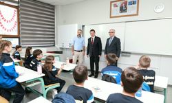 Erkan Aydın öğrencilerin ilk gün heyecanına ortak oldu