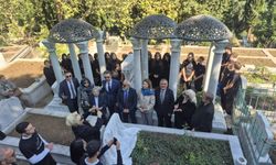 Zeki Müren, ölümünün 30. yılında Bursa’da kabri başında anıldı