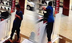Bursa’da mağazaya girdi, sıfır telefonu alıp çıktı